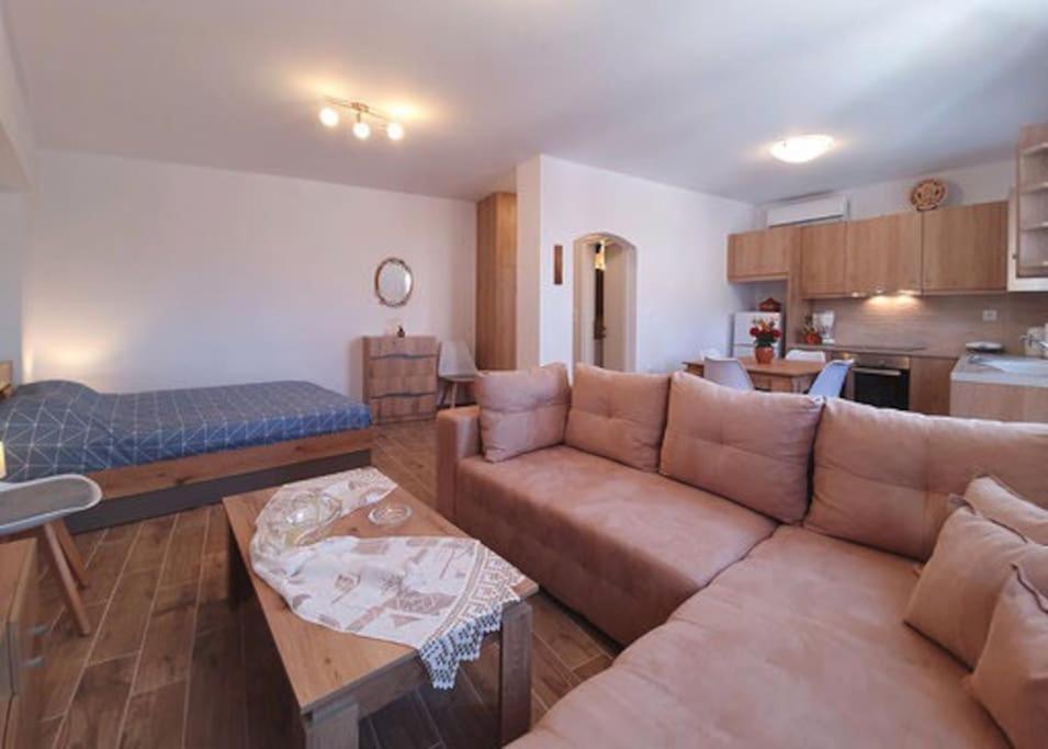 Apartment Kety's House Exambela